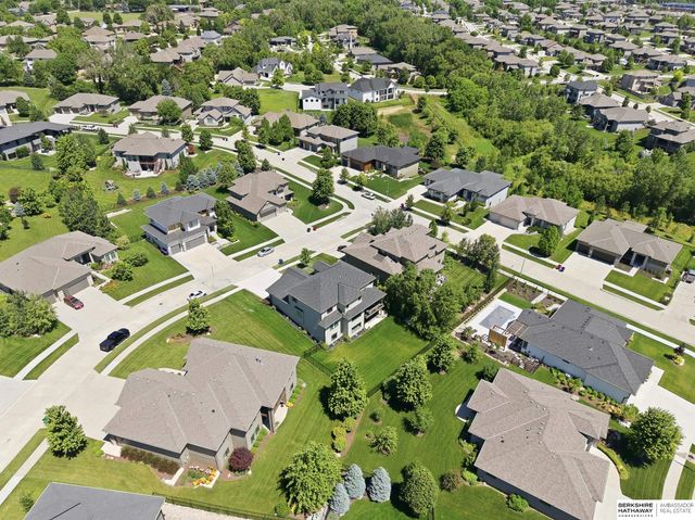 2007 S 211 Street, Elkhorn, NE 68022