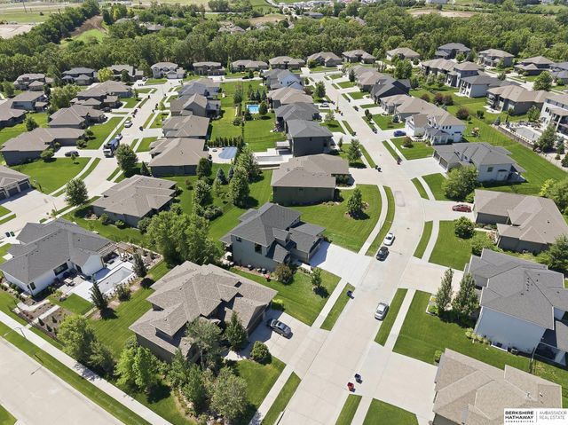 2007 S 211 Street, Elkhorn, NE 68022