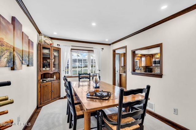 868 Royal Lane, Toms River, NJ 08753