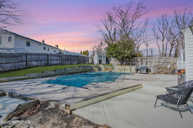 868 Royal Lane, Toms River, NJ 08753