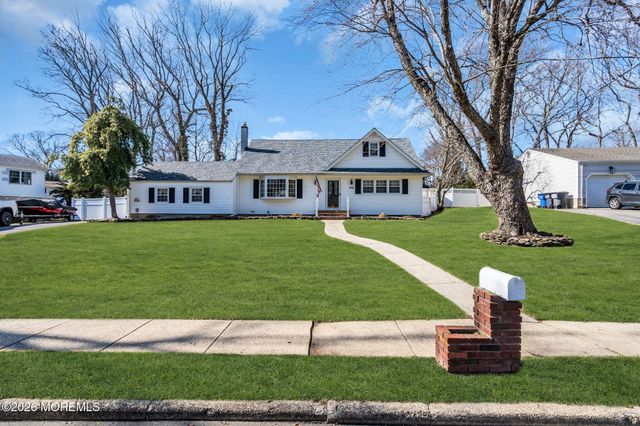 868 Royal Lane, Toms River, NJ 08753