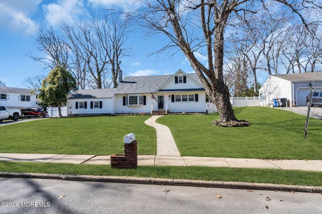 868 Royal Lane, Toms River, NJ 08753