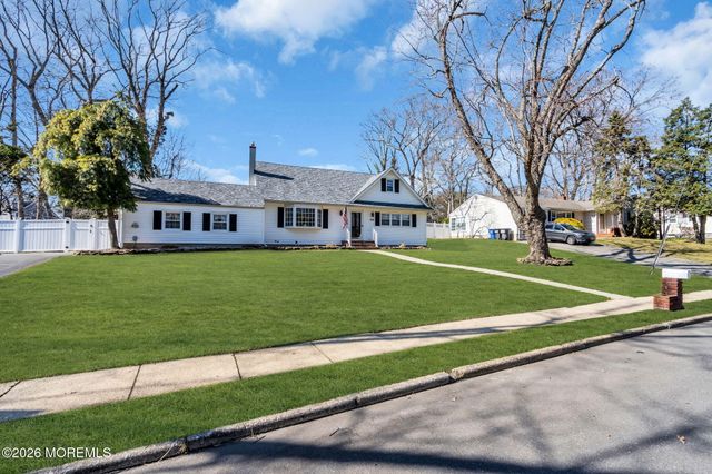 868 Royal Lane, Toms River, NJ 08753