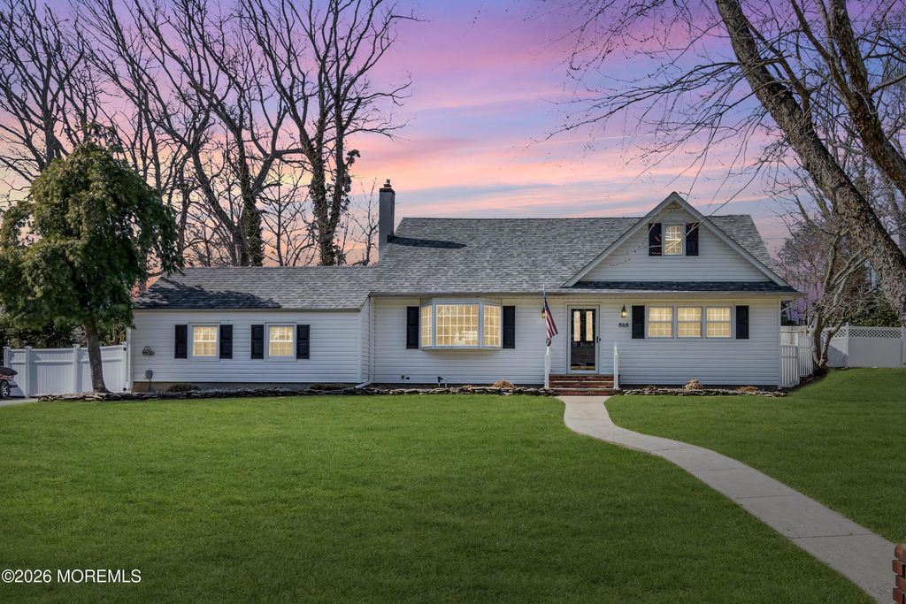 868 Royal Lane, Toms River, NJ 08753