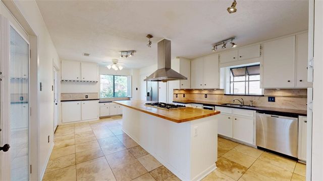 3004 Gleneagles Court, Bryan, TX 77802