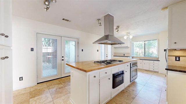 3004 Gleneagles Court, Bryan, TX 77802