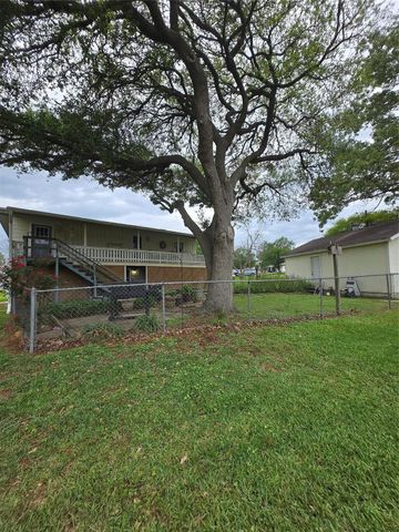 212 Water Ridge Drive, Livingston, TX 77351