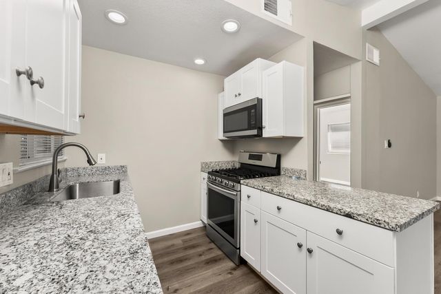 5450 73rd St, Sacramento, CA 95820