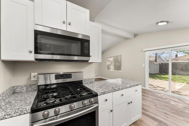 5450 73rd St, Sacramento, CA 95820