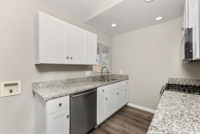 5450 73rd St, Sacramento, CA 95820