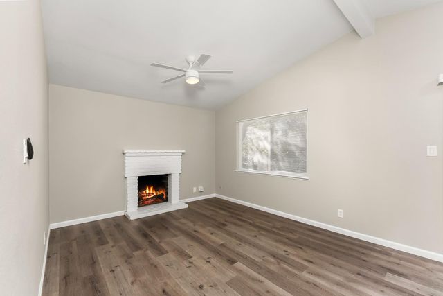 5450 73rd St, Sacramento, CA 95820