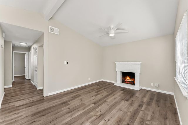 5450 73rd St, Sacramento, CA 95820