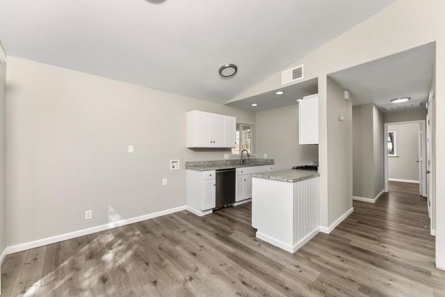 5450 73rd St, Sacramento, CA 95820