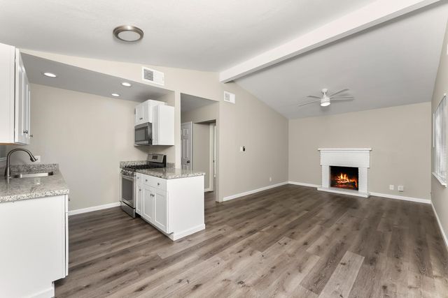 5450 73rd St, Sacramento, CA 95820