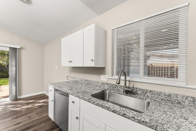 5450 73rd St, Sacramento, CA 95820