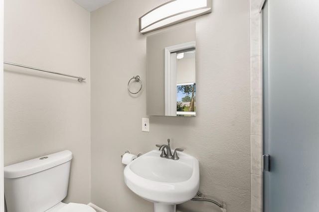 5450 73rd St, Sacramento, CA 95820