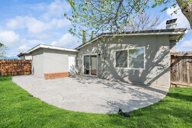 5450 73rd St, Sacramento, CA 95820