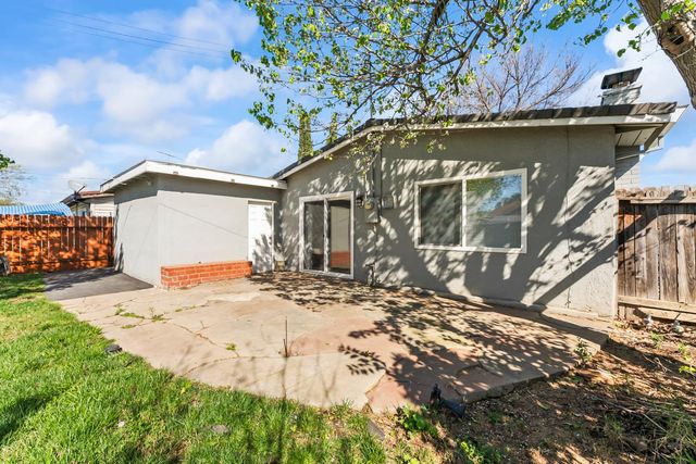 5450 73rd St, Sacramento, CA 95820