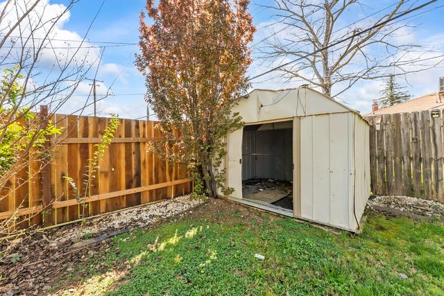 5450 73rd St, Sacramento, CA 95820