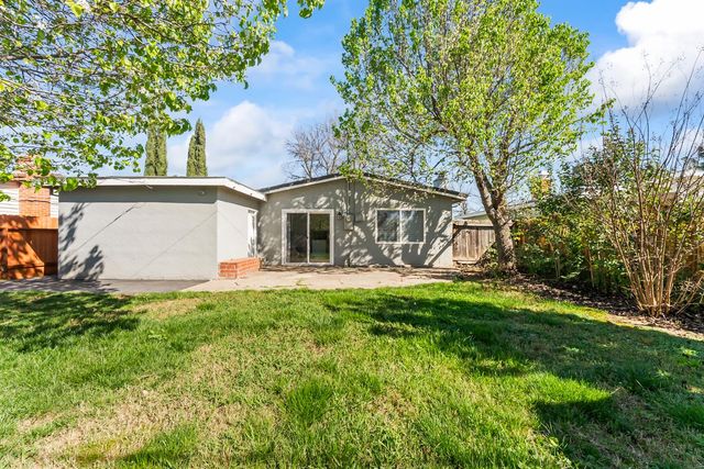 5450 73rd St, Sacramento, CA 95820