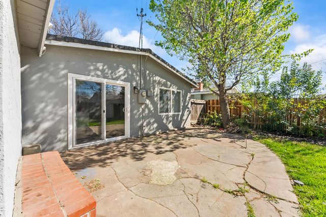 5450 73rd St, Sacramento, CA 95820