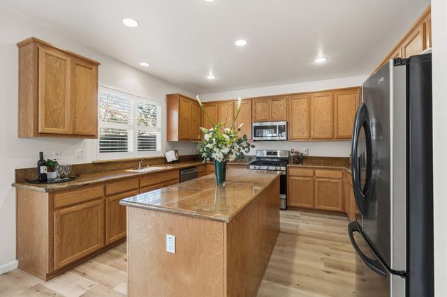 3810 Huntington Rd, West Sacramento, CA 95691