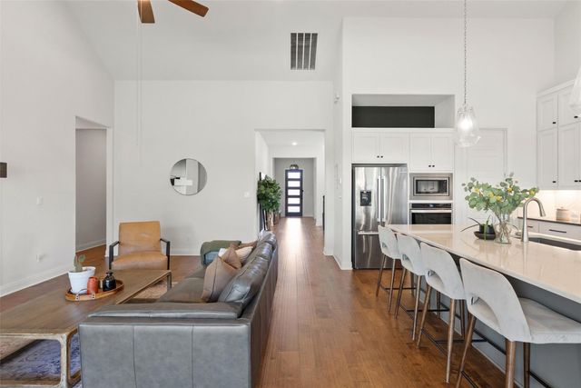 2412 Skywalk LN 52, Spicewood, TX 78669