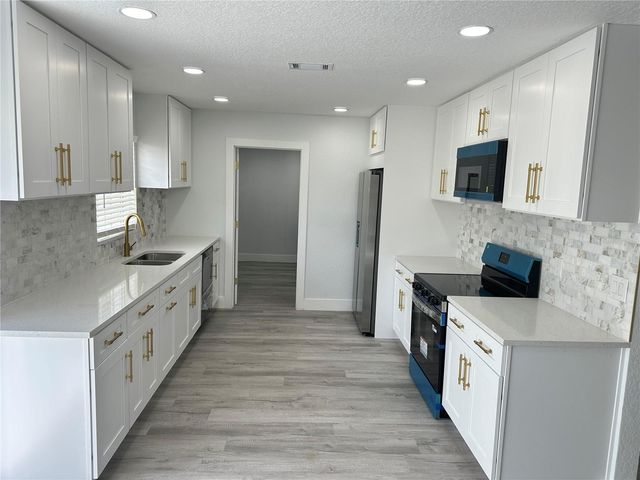 804 S PARSONS AVENUE, Seffner, FL 33584