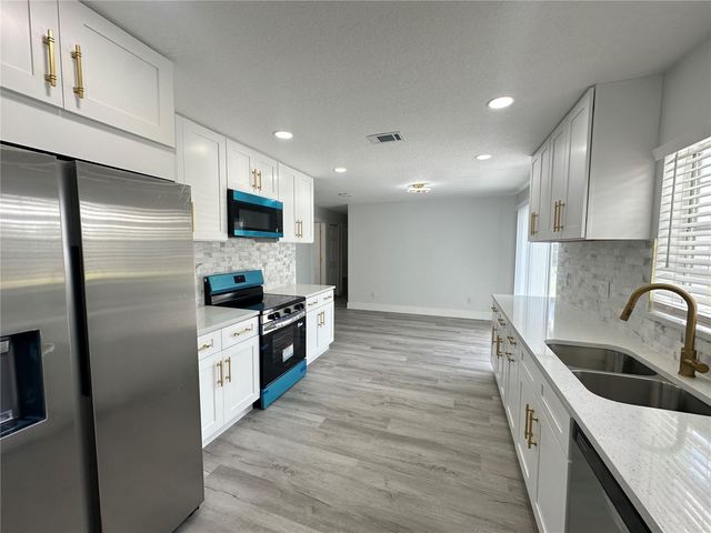 804 S PARSONS AVENUE, Seffner, FL 33584