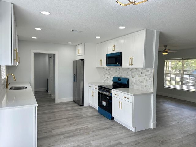 804 S PARSONS AVENUE, Seffner, FL 33584
