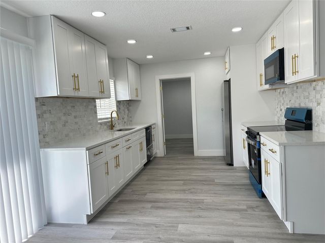 804 S PARSONS AVENUE, Seffner, FL 33584