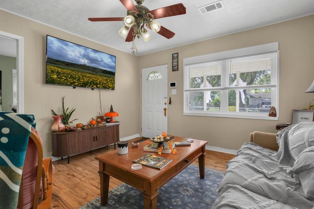 868 Lawndale Avenue, Columbus, OH 43207