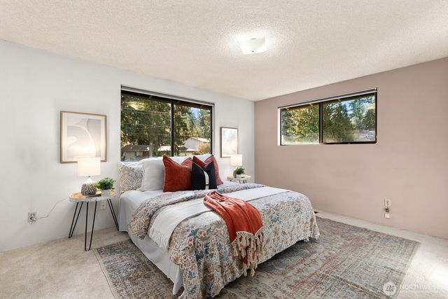 26301 Woodland Way S, Kent, WA 98030