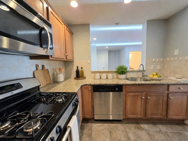 120 Wyllis Ave 222, Everett, MA 02149
