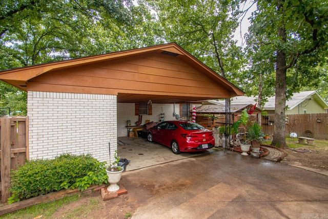 8909 Holiday Dr, Sherwood, AR 72120
