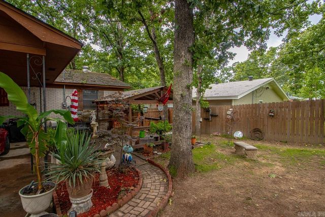 8909 Holiday Dr, Sherwood, AR 72120