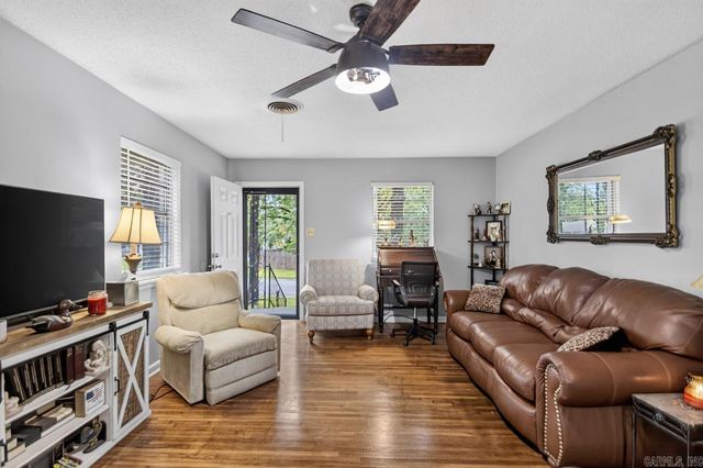 8909 Holiday Dr, Sherwood, AR 72120