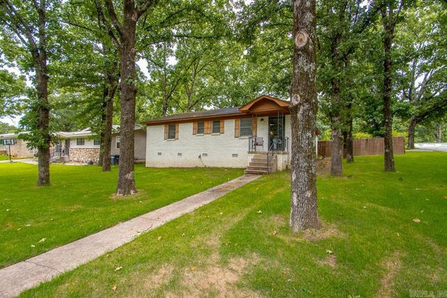 8909 Holiday Dr, Sherwood, AR 72120
