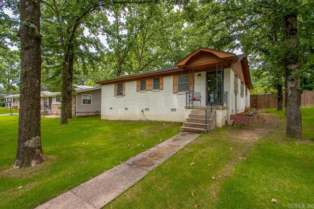 8909 Holiday Dr, Sherwood, AR 72120