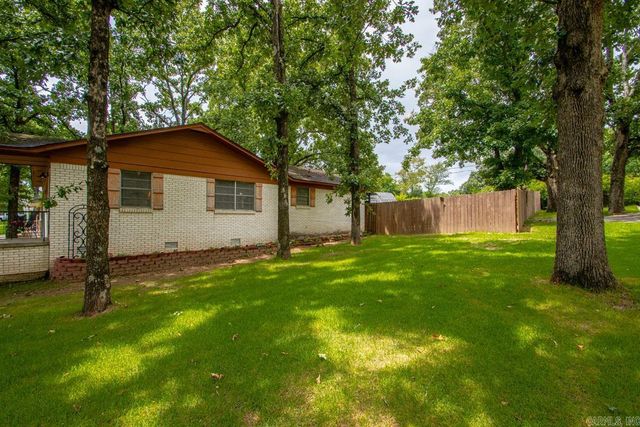 8909 Holiday Dr, Sherwood, AR 72120