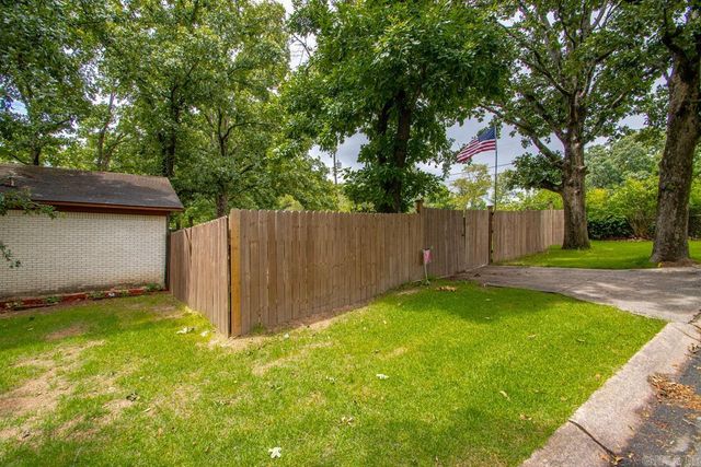 8909 Holiday Dr, Sherwood, AR 72120
