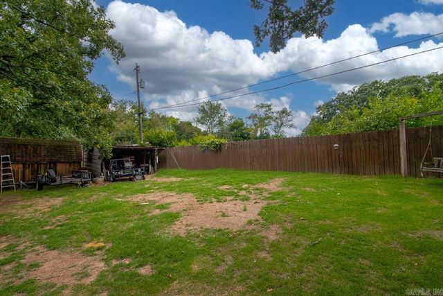 8909 Holiday Dr, Sherwood, AR 72120
