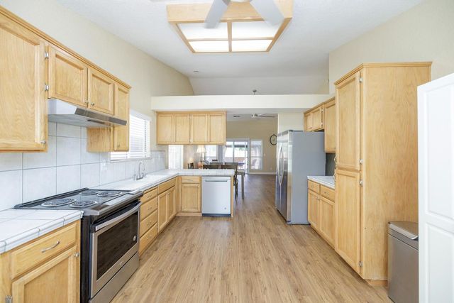 1201 Crater Ave, Modesto, CA 95351