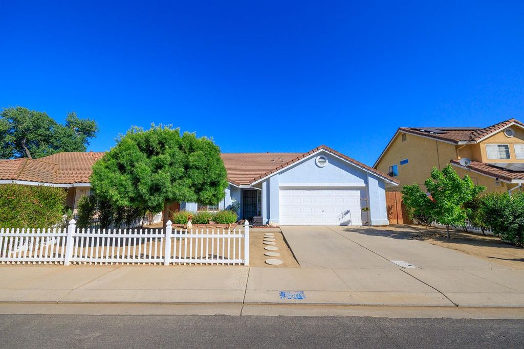 1201 Crater Ave, Modesto, CA 95351