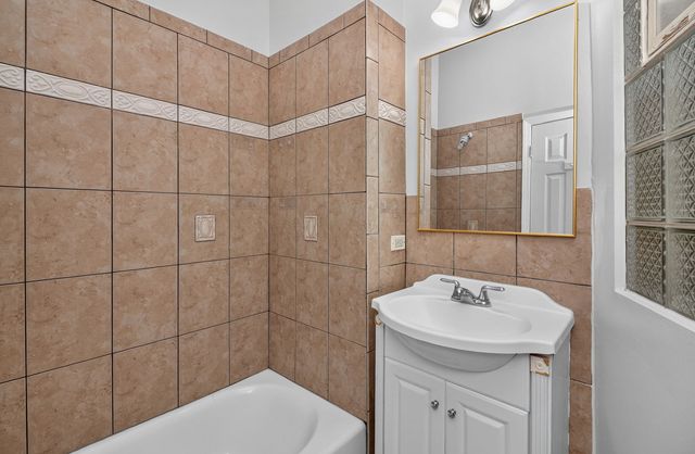 1422 W TAYLOR Street 3, Chicago, IL 60607
