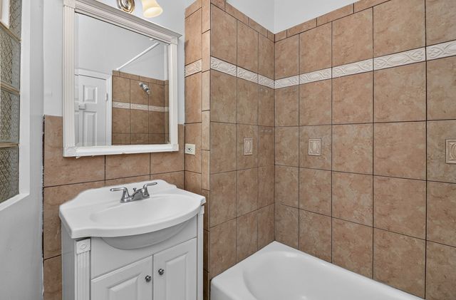 1422 W TAYLOR Street 3, Chicago, IL 60607