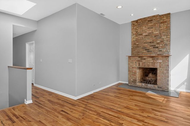1422 W TAYLOR Street 3, Chicago, IL 60607
