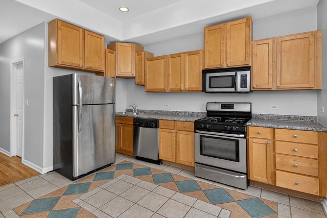 1422 W TAYLOR Street 3, Chicago, IL 60607
