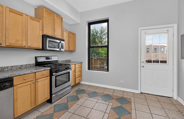 1422 W TAYLOR Street 3, Chicago, IL 60607