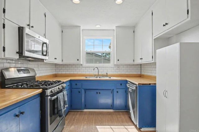 8378 Lake Ashwood Avenue, San Diego, CA 92119